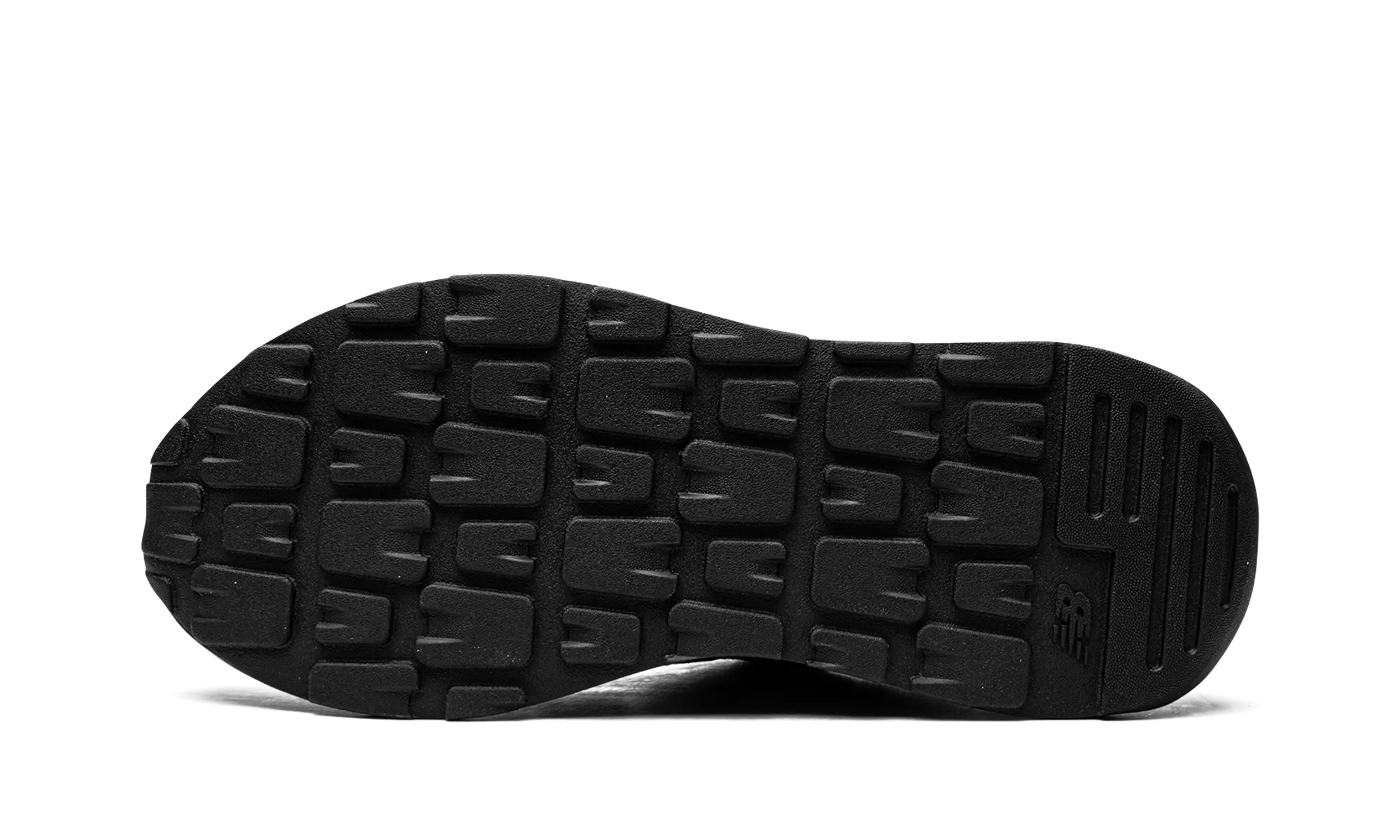 Sturdy Build running in a cliff area shoes M5740GTP