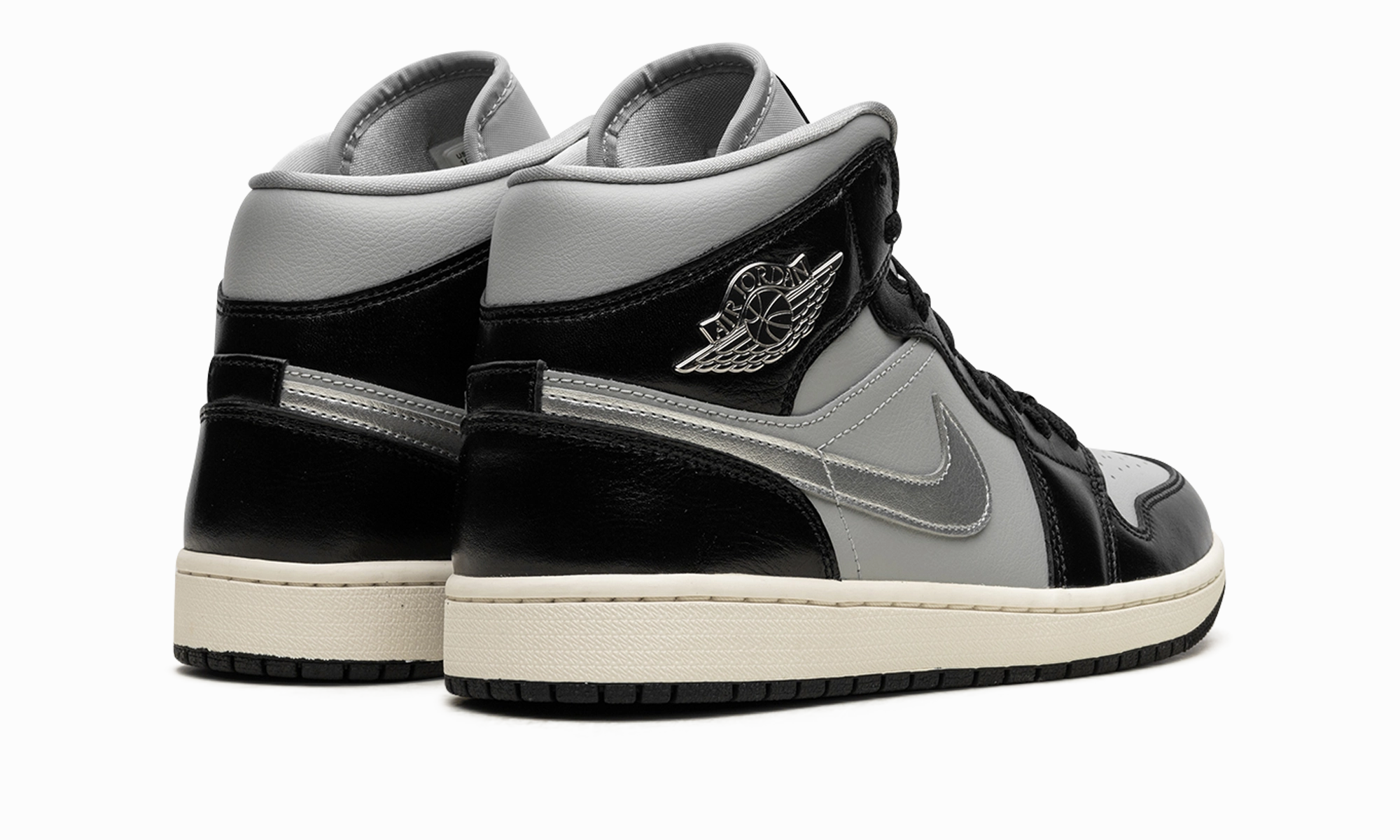 AIR JORDAN 1 MID SE WMNS "Black Chrome" Back Tab Boosted fit
