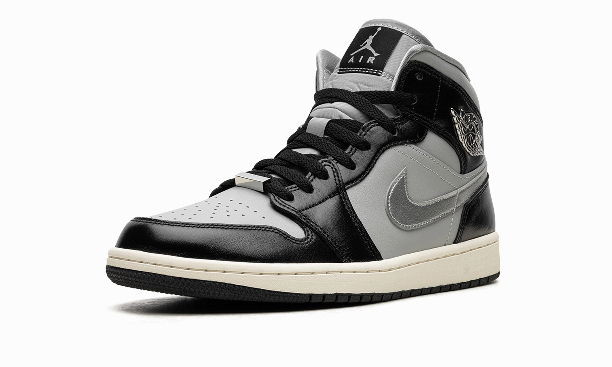 Sculpted cushioning AIR JORDAN 1 MID SE WMNS "Black Chrome"