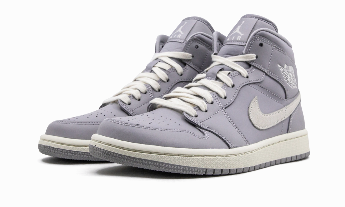 Multi-functional materials Cushioned ride AIR JORDAN 1 MID WMNS