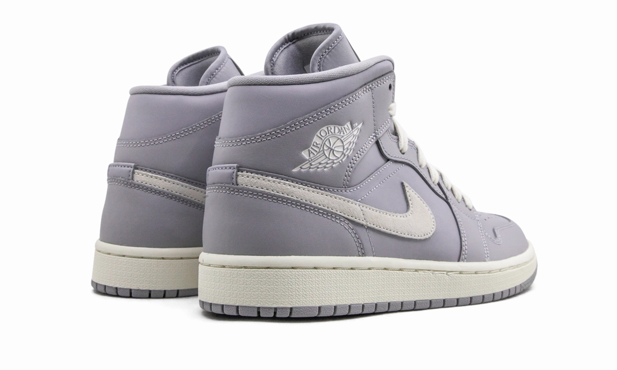 Durable Design Dynamic Step AIR JORDAN 1 MID WMNS