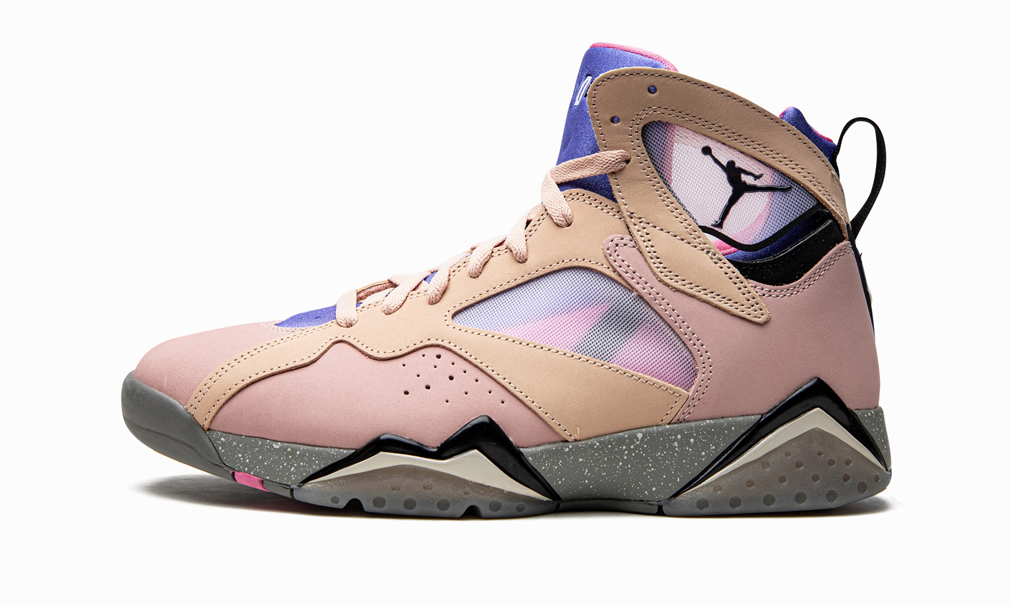 Air Jordan 7 SE "Sapphire" running on a clay track shoes running in poorly - maintained tracks shoes