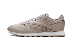 Sports teams running in local races shoes Classic Leather "Light Sand / White"