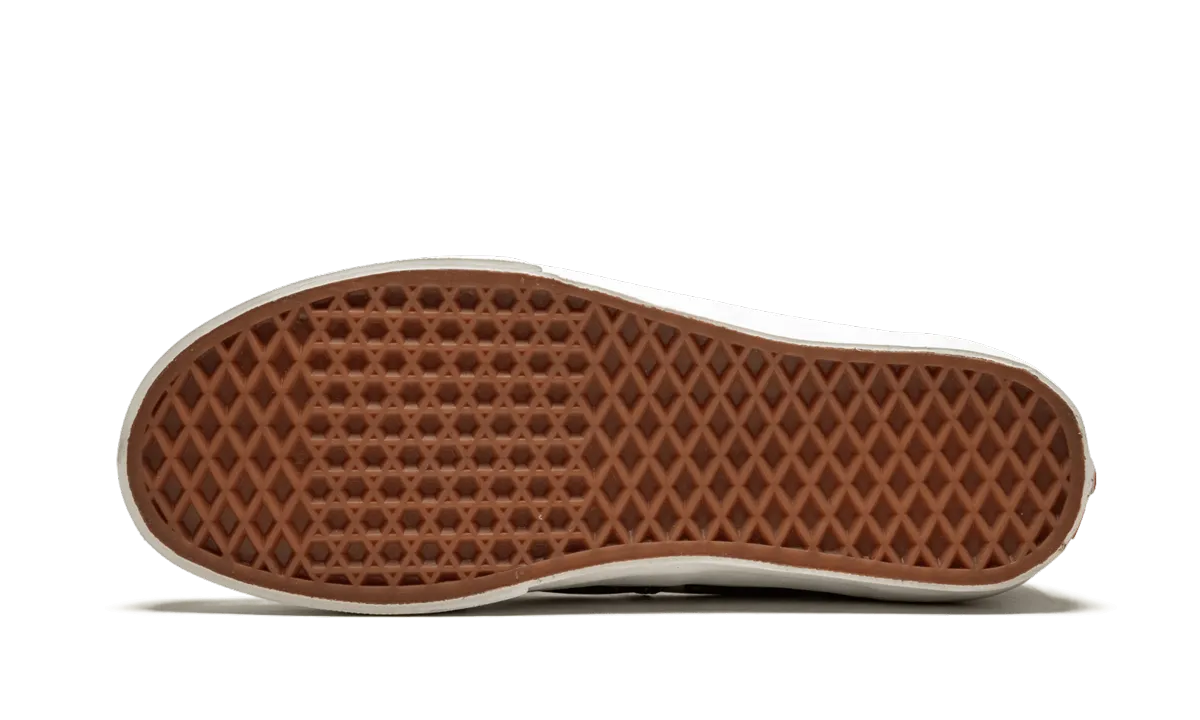 Authentic Pro "Supreme - Bruce Lee (2013)" Punch Step