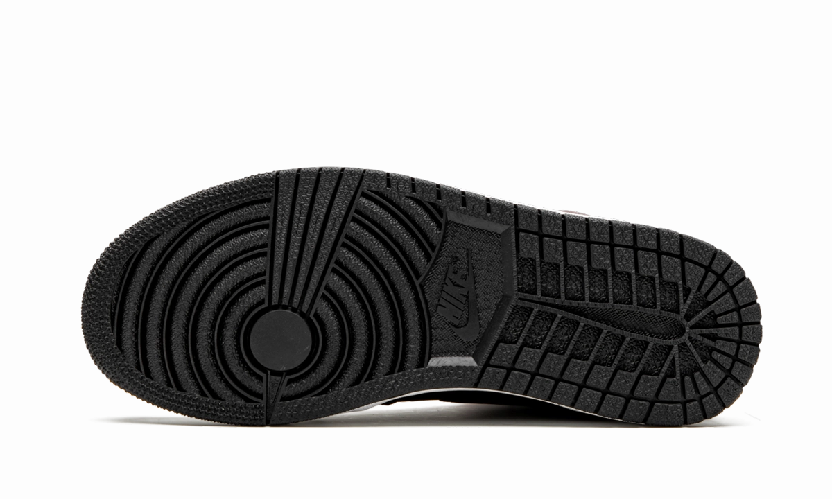 Air Jordan 1 Retro High OG "Black Satin/Gym Red" Flexible stability Sports Precision