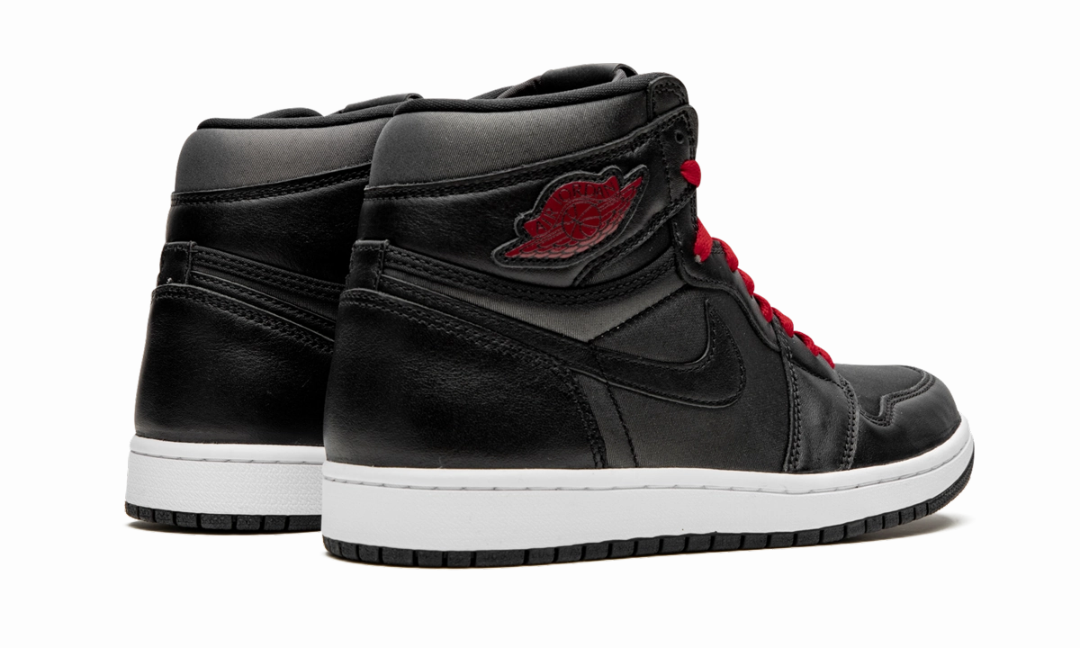 workout mode Street Movement Air Jordan 1 Retro High OG "Black Satin/Gym Red"