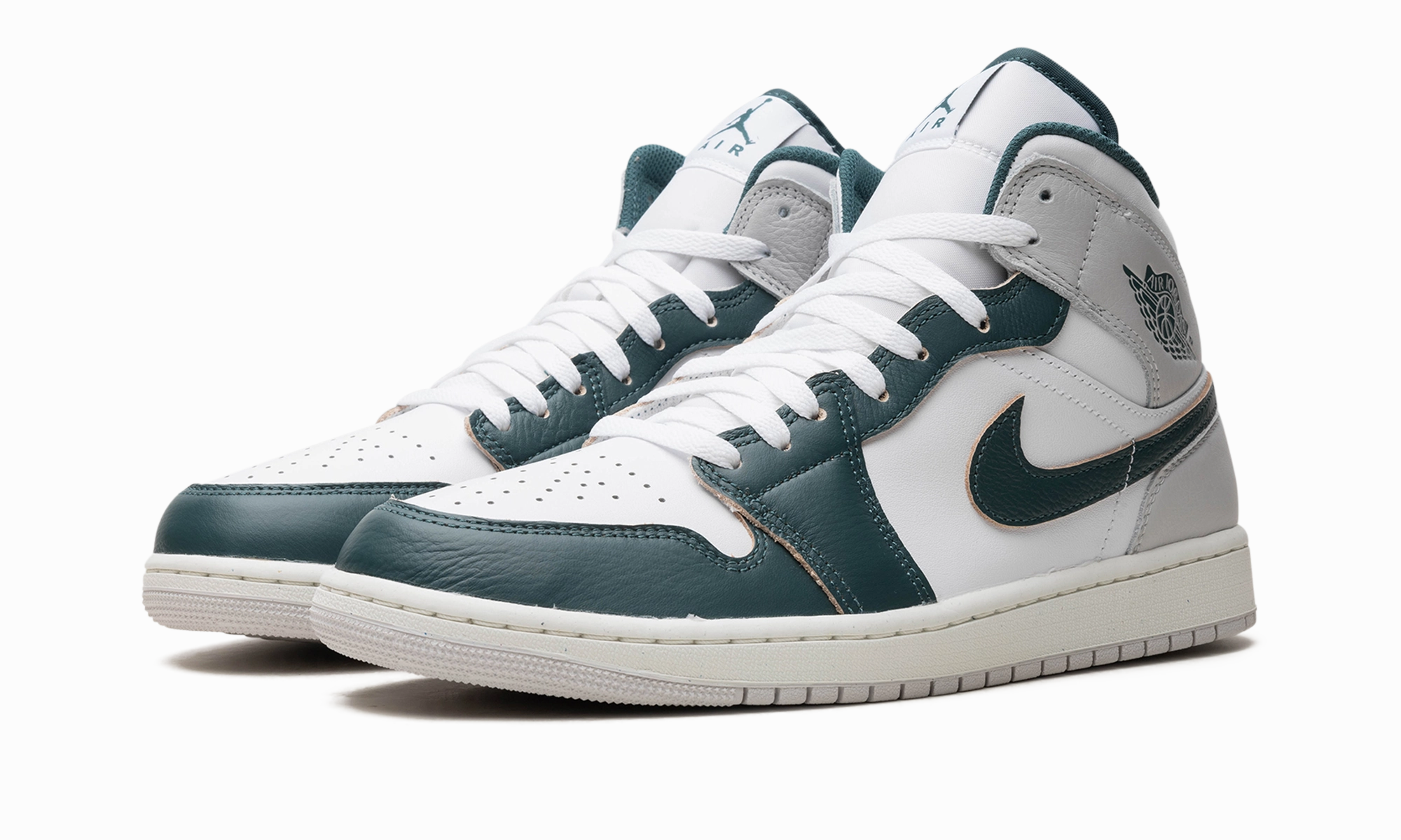 Air Jordan 1 "Oxidized Green" Tailored durability Tailored lining