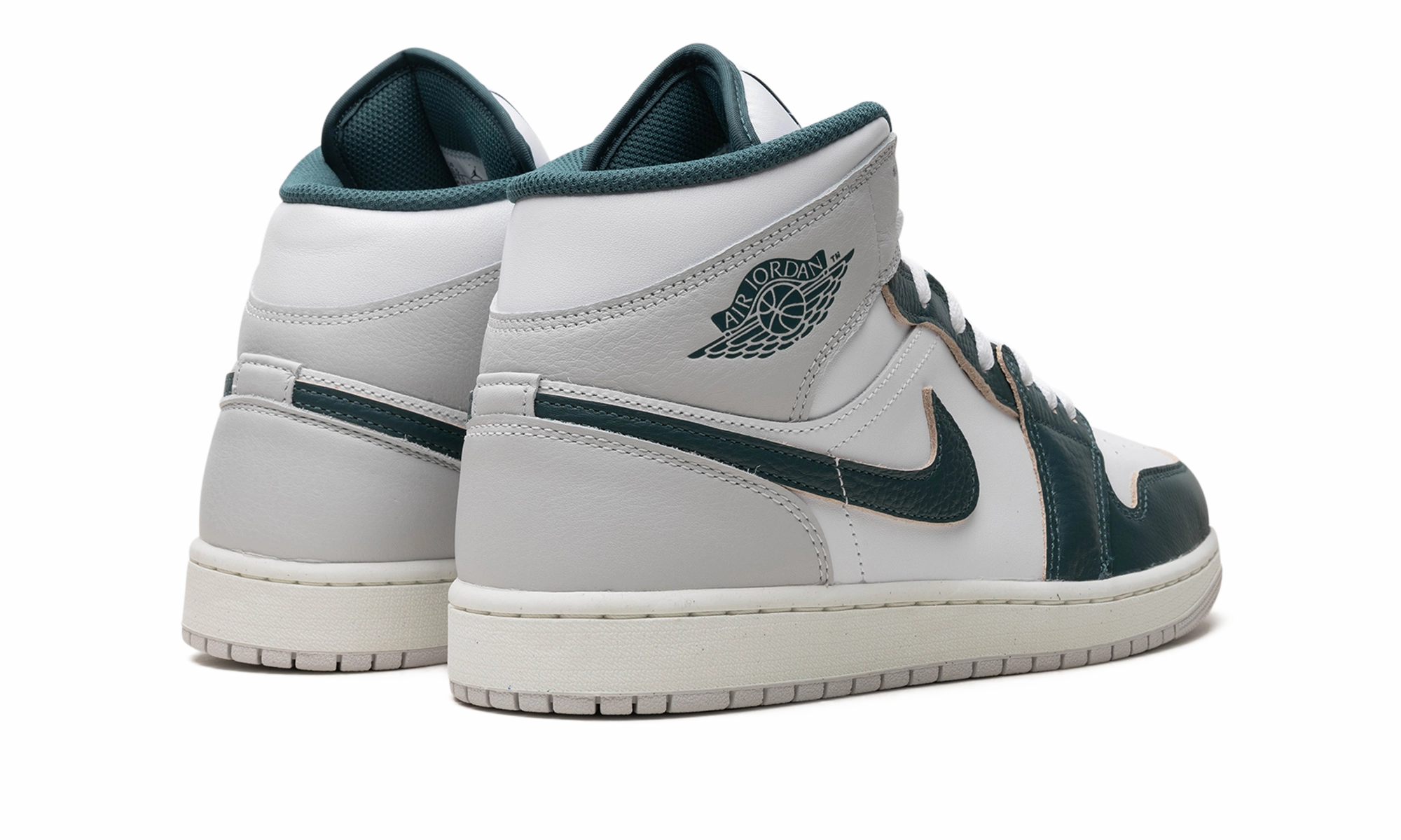 Air Jordan 1 "Oxidized Green" Fashion-forward flexibility