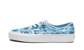 Authentic "Tie-Dye Hearts" Beach Trek Trend Forward