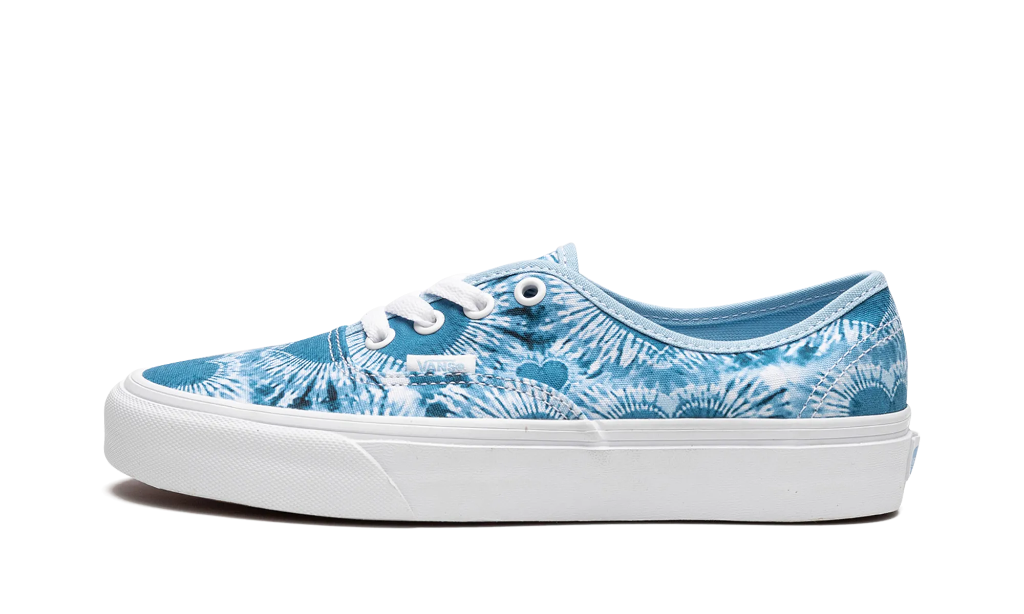 Authentic "Tie-Dye Hearts" Beach Trek Trend Forward
