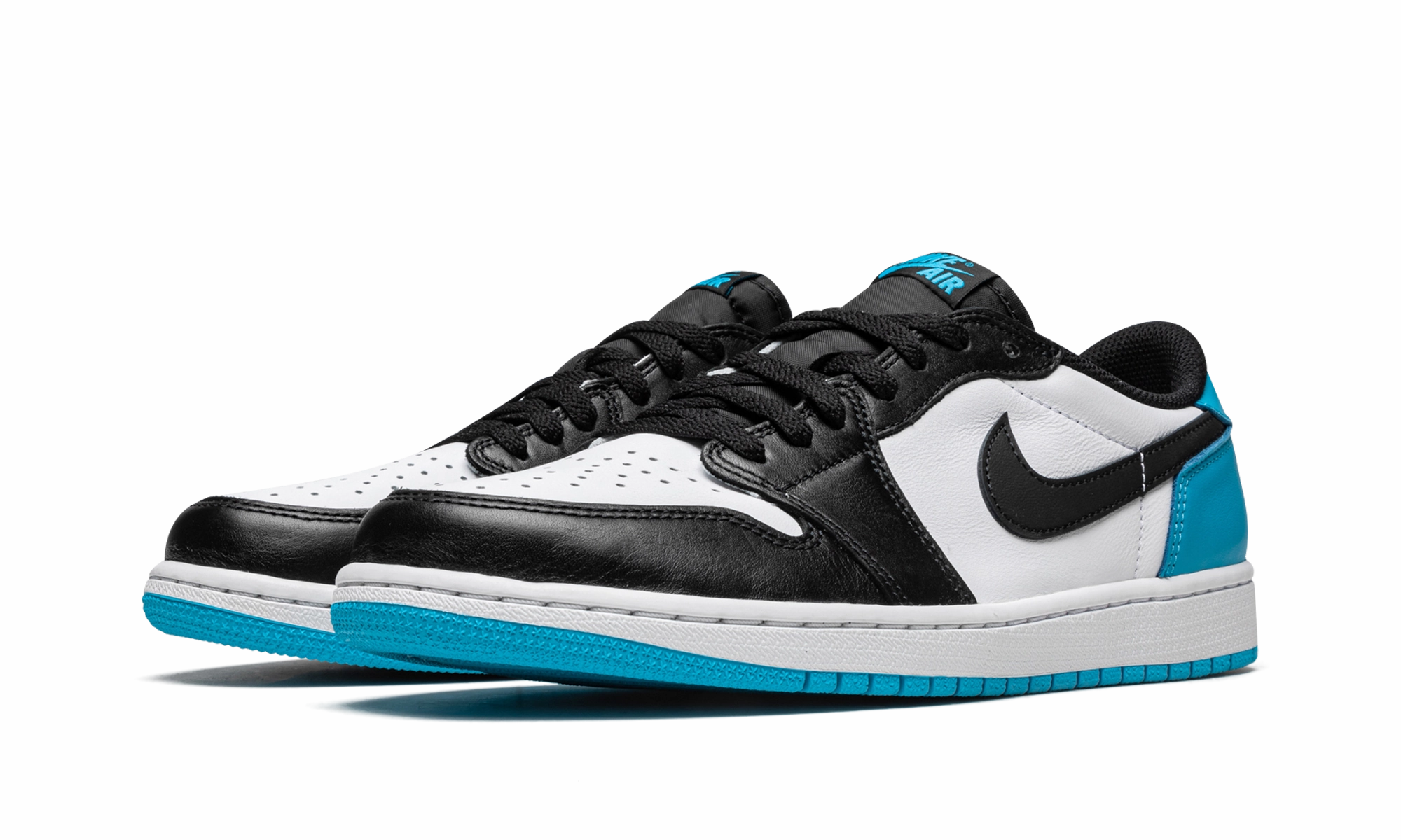 Foot Arch Air Jordan 1 Low OG "UNC"