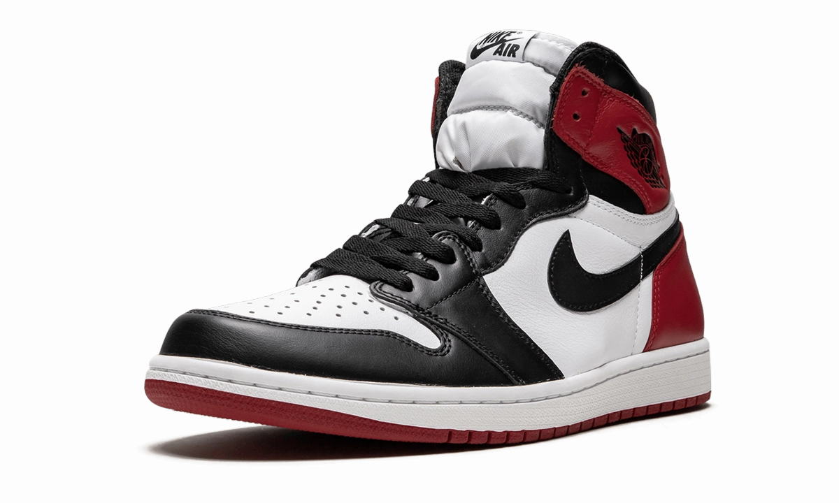 Relaxed Look Air Jordan 1 Retro High OG "Black Toe 2016"