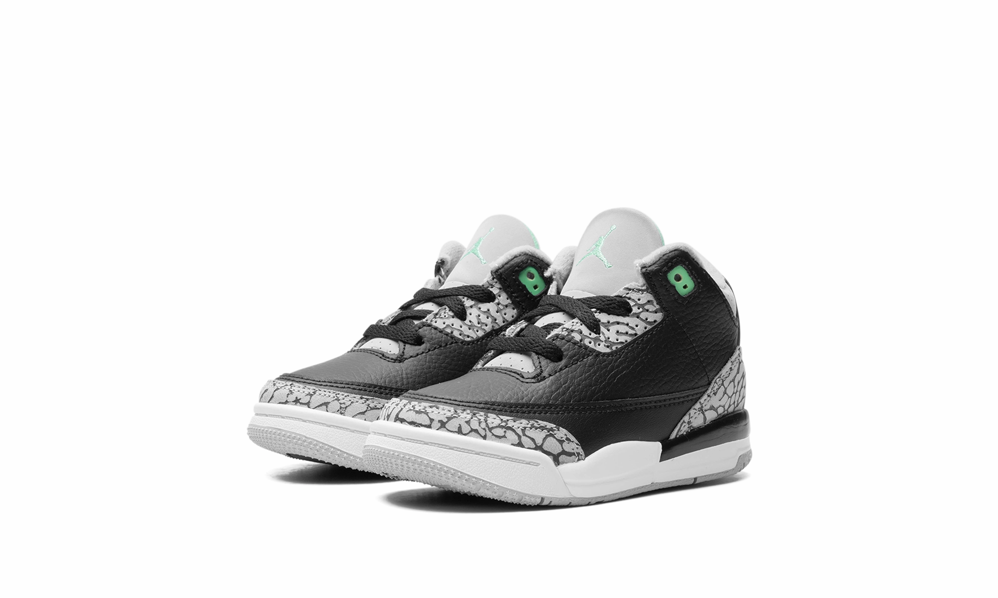 Air Jordan 3 TD "Green Glow" Fast pace
