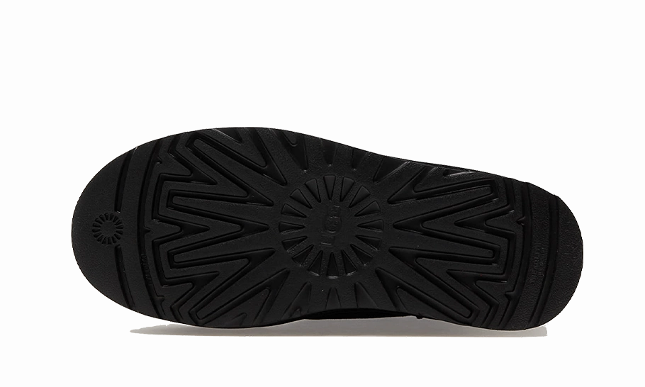 Brand Edge UGG Neumel Platform Chelsea Boot Black