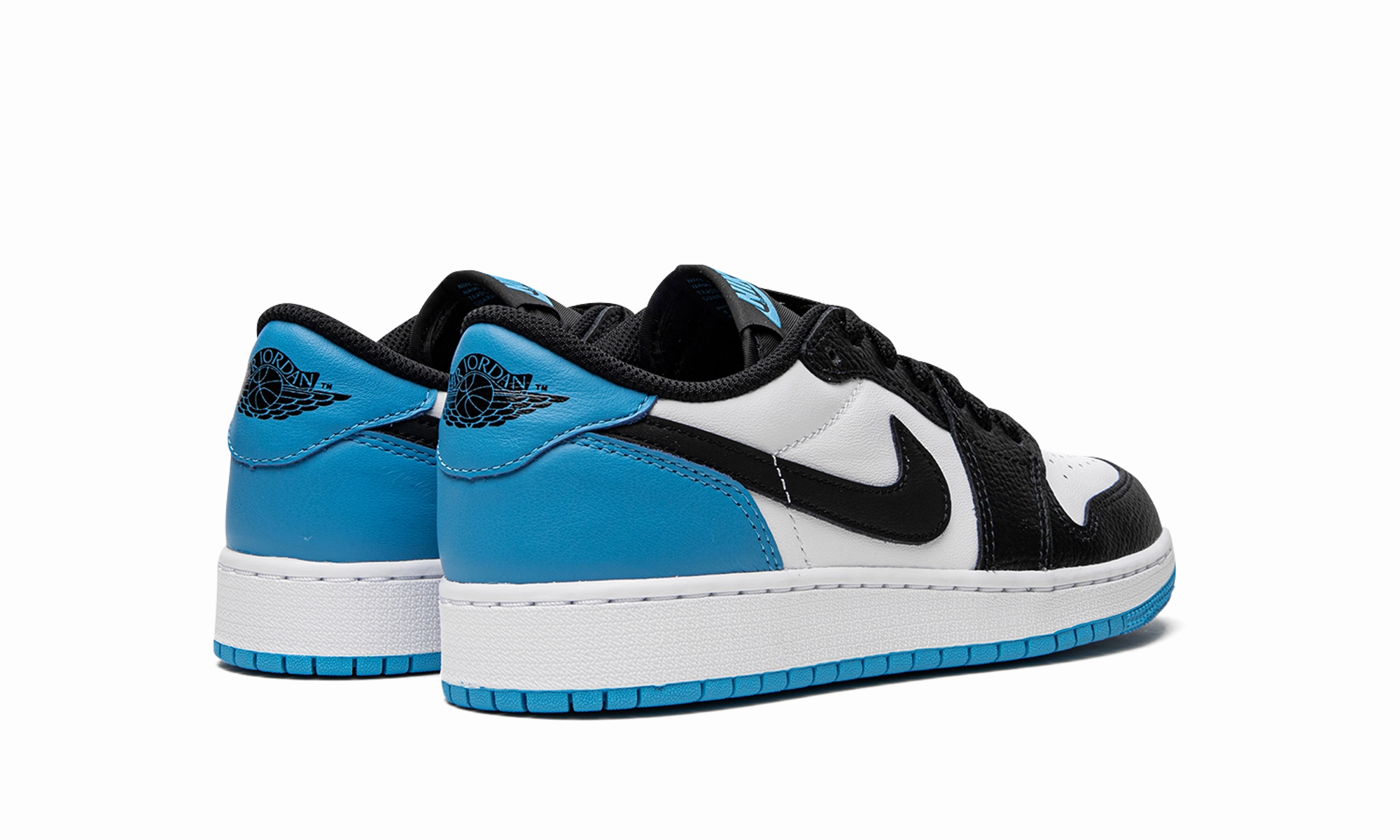 Air Jordan 1 Retro Low OG GS "UNC" Timeless Look