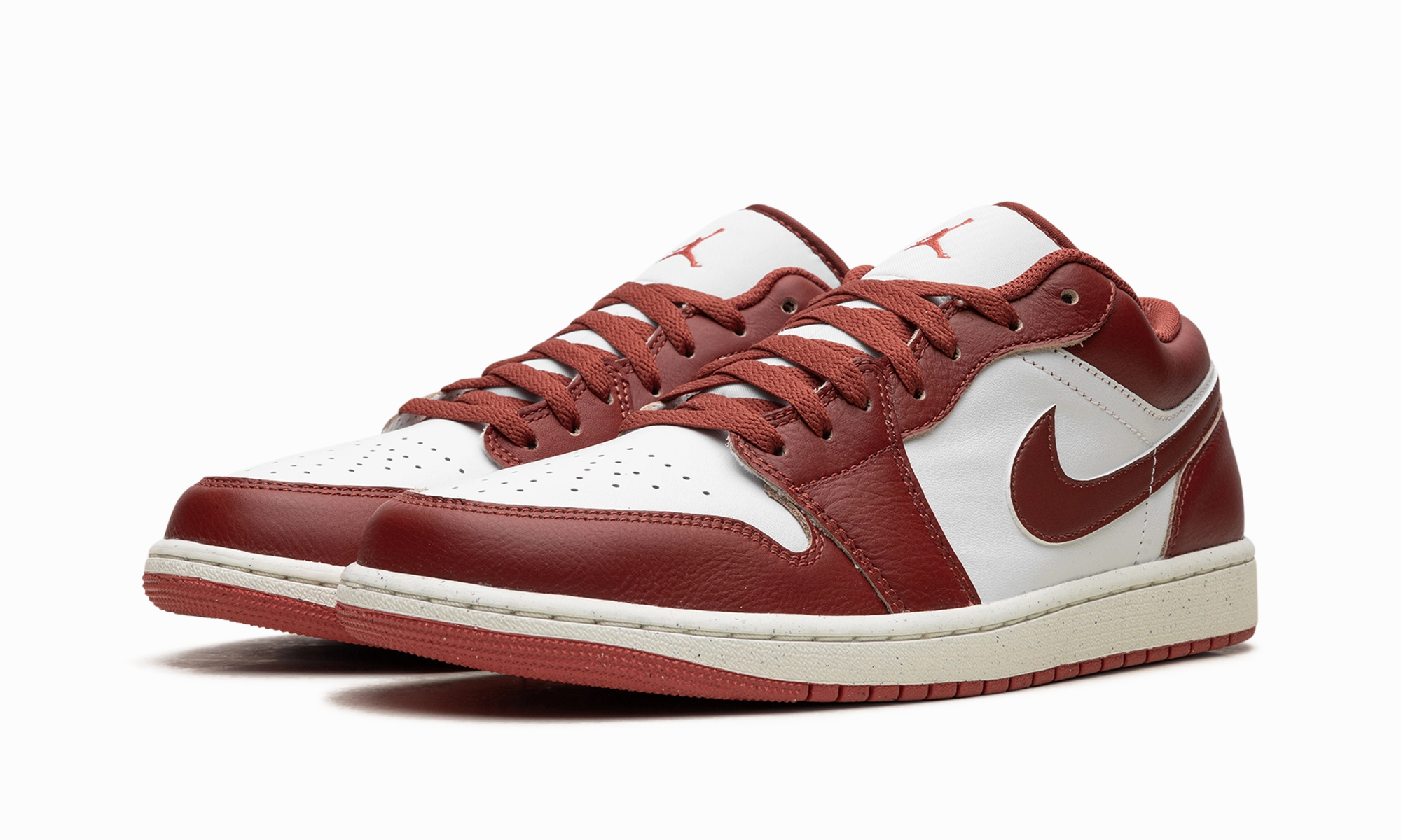 Air Jordan 1 Low SE "DUNE RED" Sculpted Design Smooth Performance