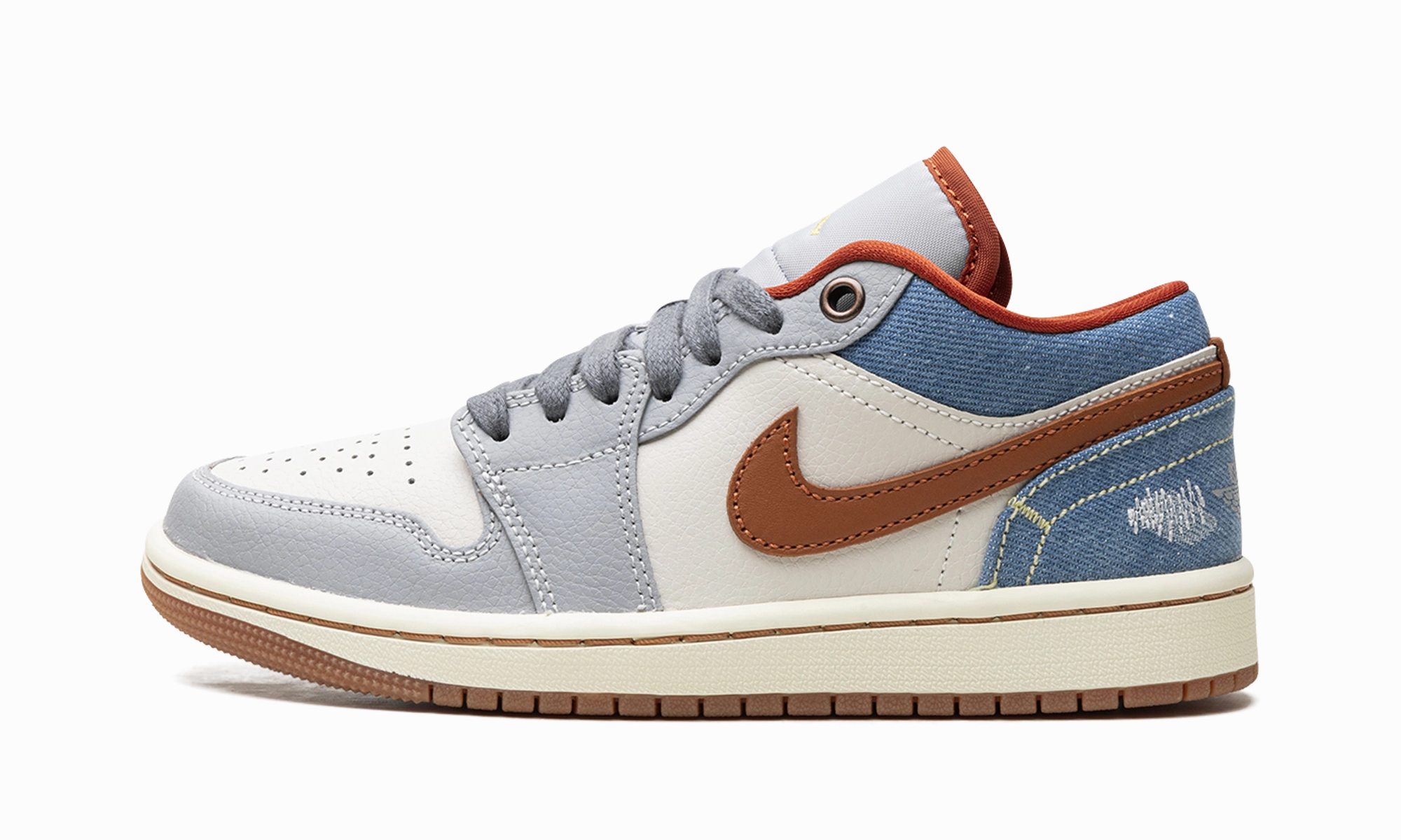 Street traction Urban Adventure Air Jordan 1 Low WMNS "Phantom Denim"