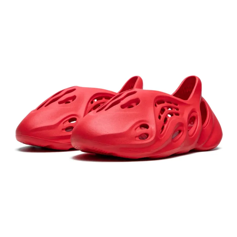 Adjust Strap Trend Alert Yeezy Foam RNNR Vermillion