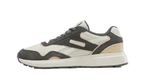 Gl1100 WMNS "White/Grey" running in different terrains