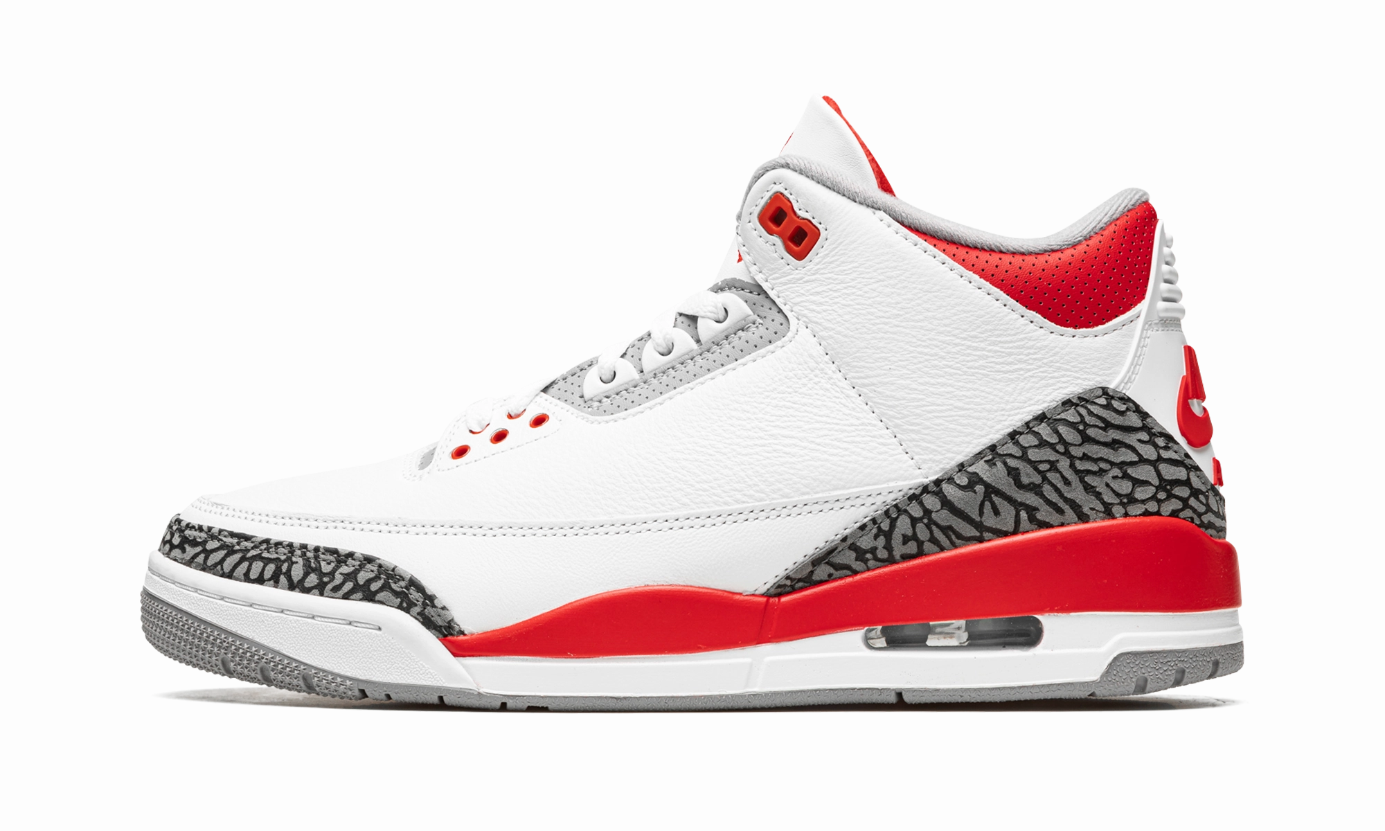 Air Jordan 3 Retro "Fire Red 2022" Optimal flair Versatile Look