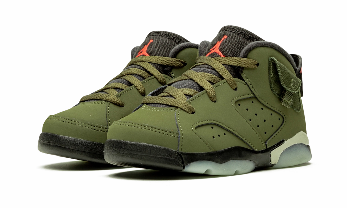 Air Jordan 6 TD "Cactus Jack - Travis Scott" Adjustable lacing running in a rural area shoes