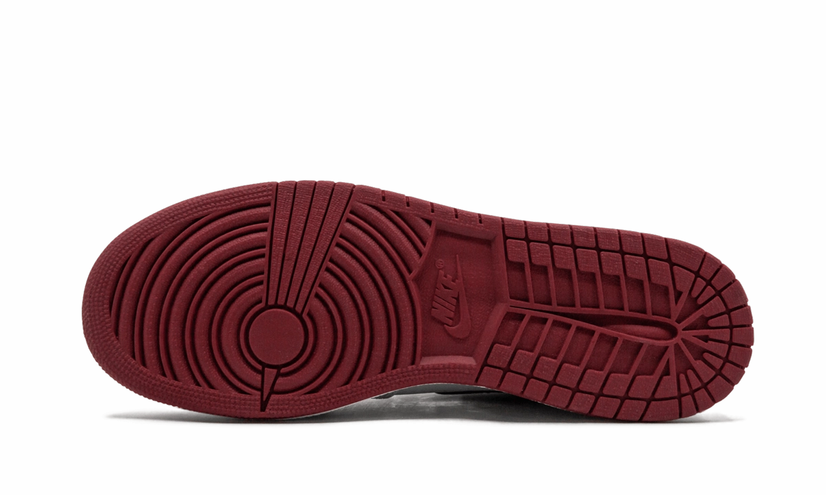 Bold piece Air Jordan 1 Retro High OG GS "Metallic Red"