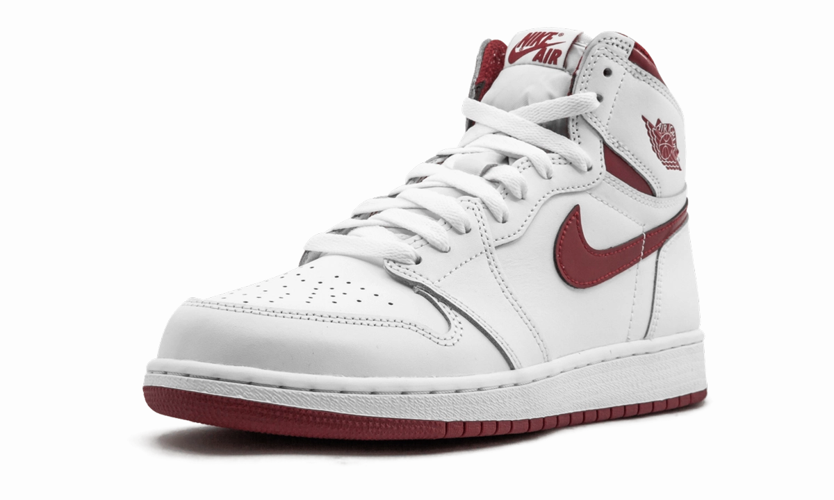 Air Jordan 1 Retro High OG GS "Metallic Red" Comfort Runner Distinctive flair