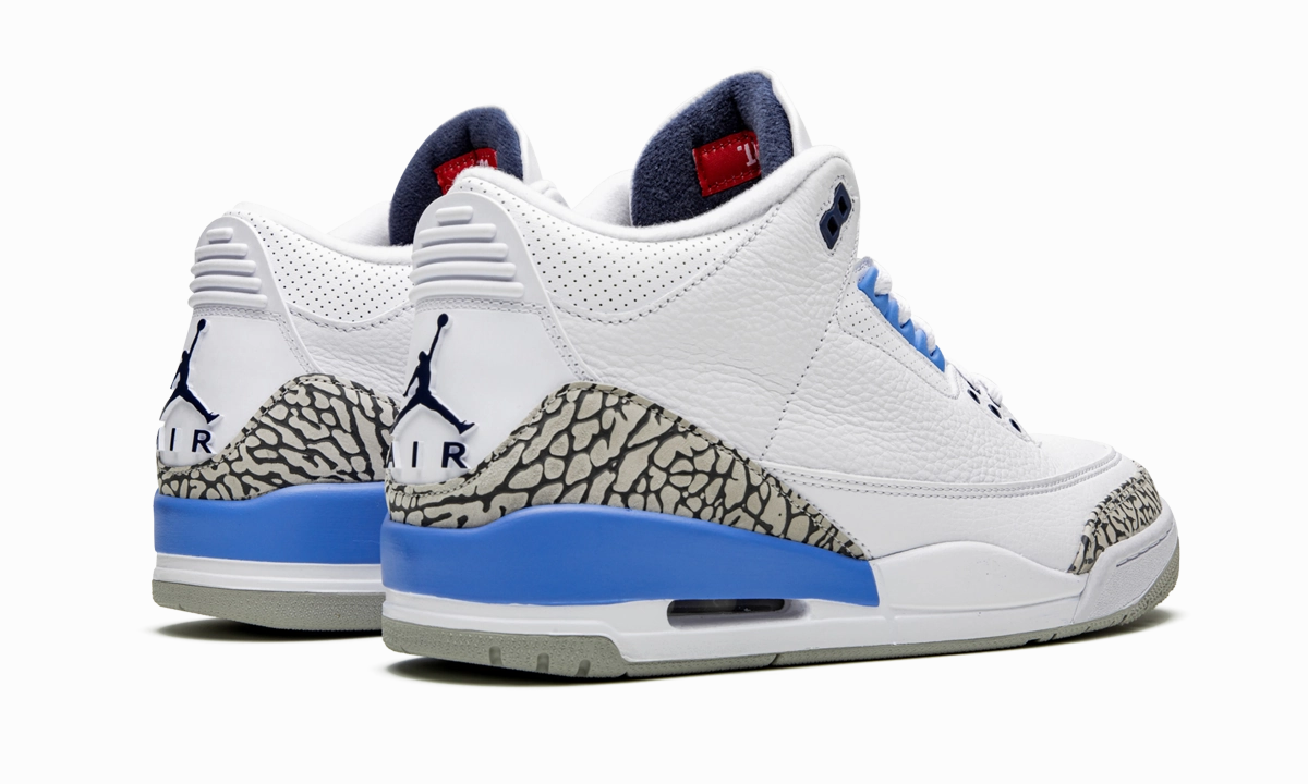 Vibrant sole Air Jordan 3 Retro "UNC"