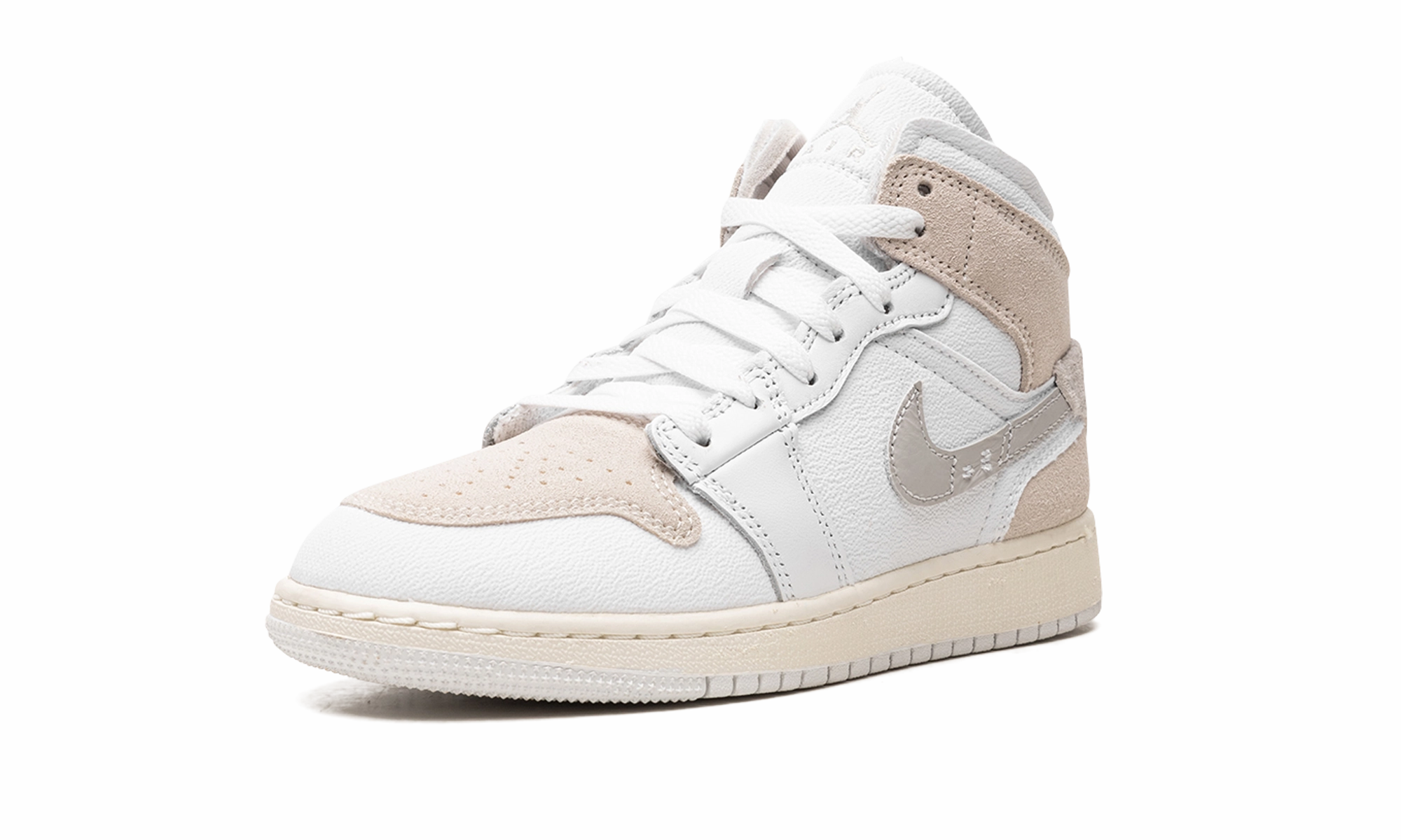 Air Jordan 1 GS "Inside Out White Sail" Fashion-Forward Look Walk Smooth