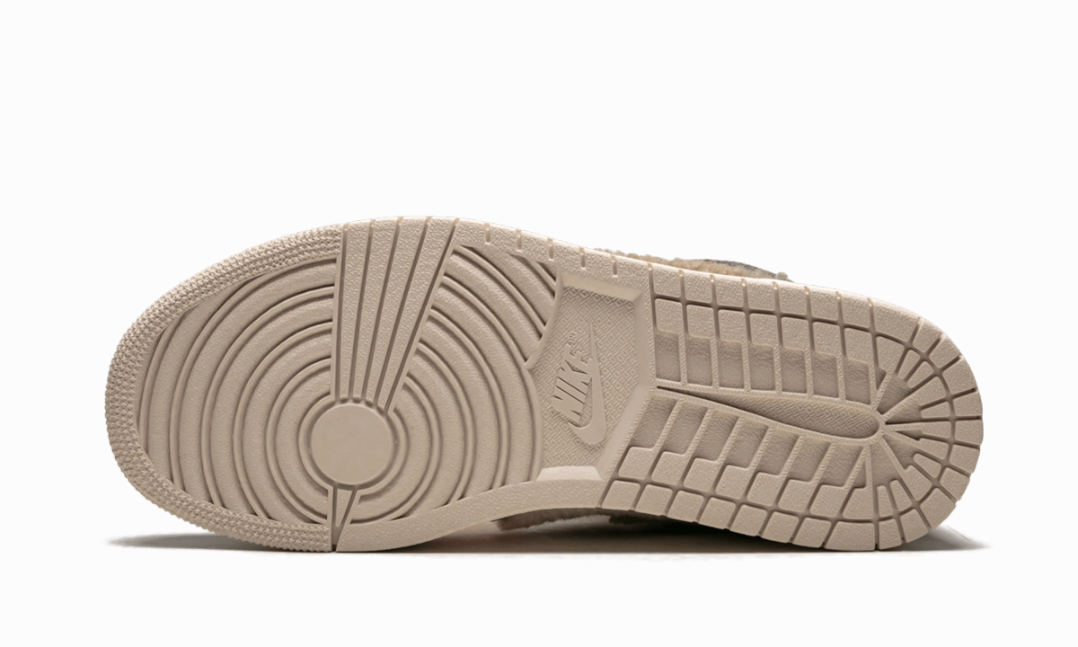 Footwear Essential Gym Equipment AIR JORDAN 1 RTR HI PREM UT WMNS