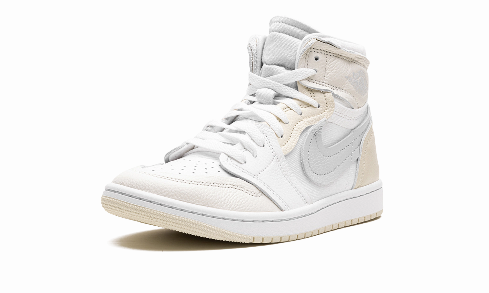 AIR JORDAN 1 HIGH MM WMNS "Coconut Milk" Foot alignment